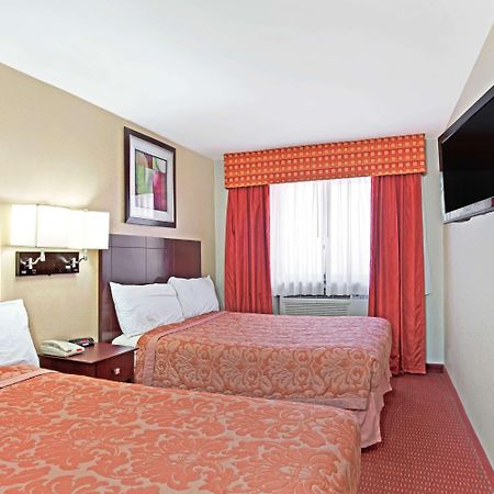 Super 8 By Wyndham Long Island City Lga Hotel New York Exteriör bild