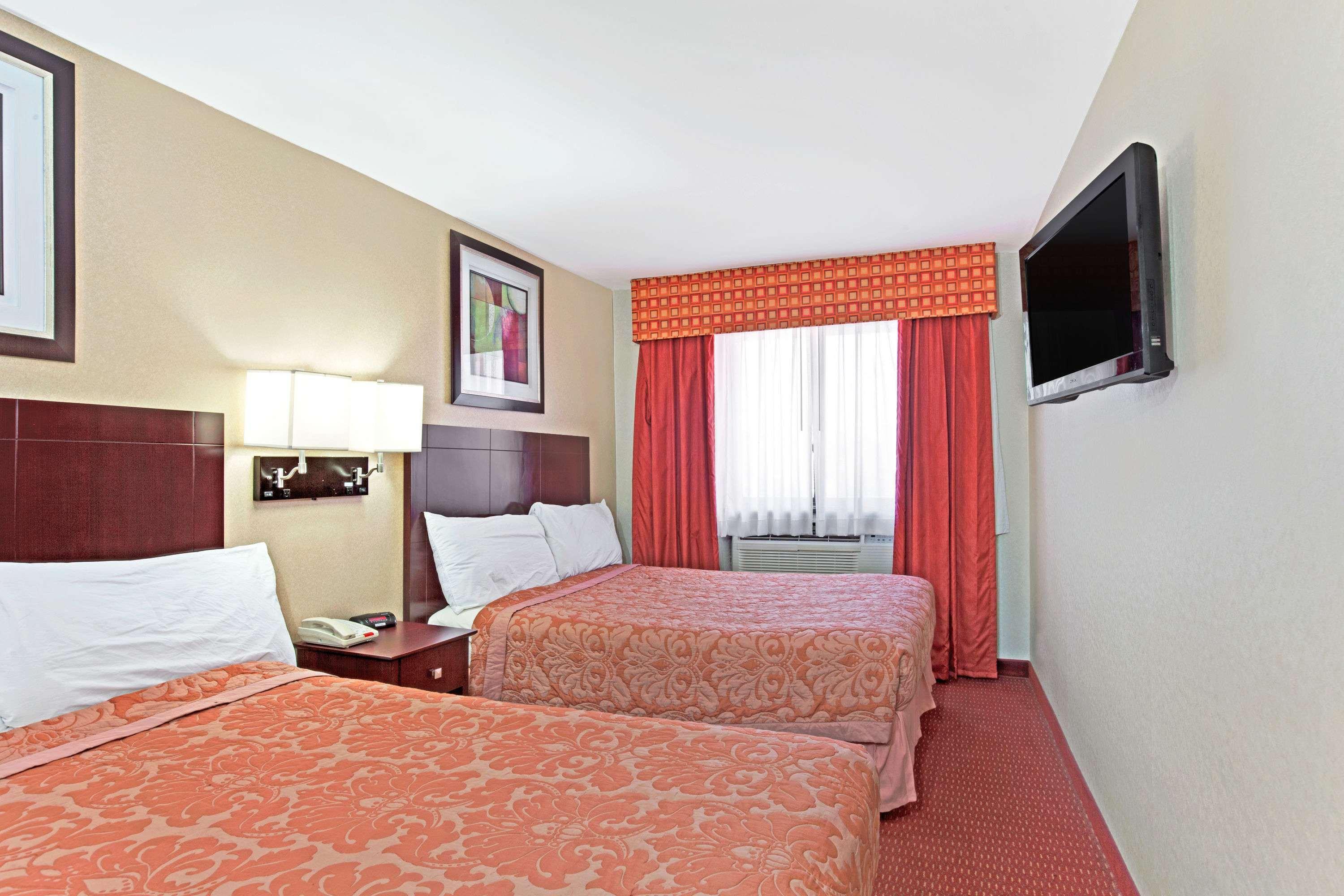Super 8 By Wyndham Long Island City Lga Hotel New York Exteriör bild