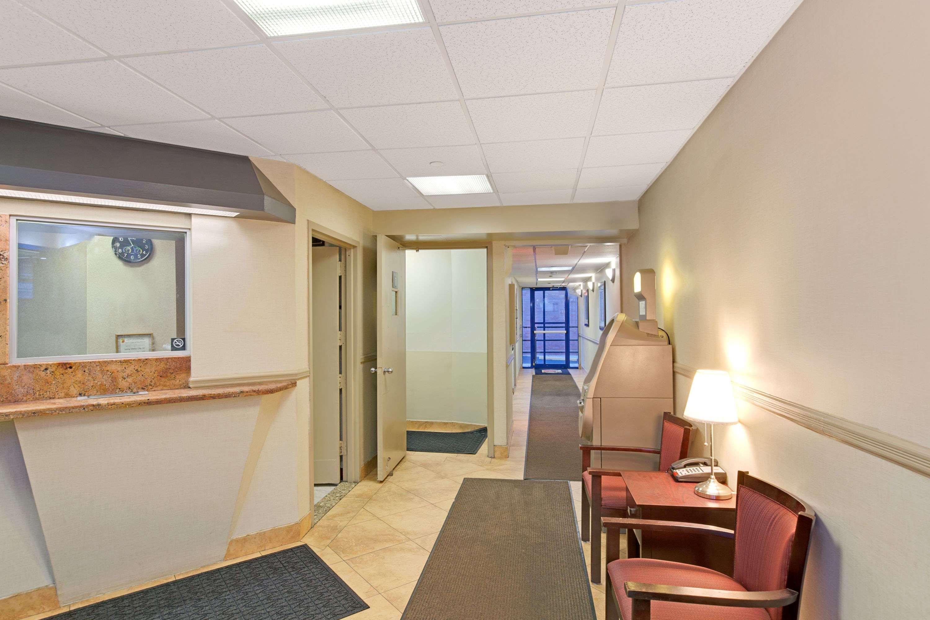 Super 8 By Wyndham Long Island City Lga Hotel New York Exteriör bild